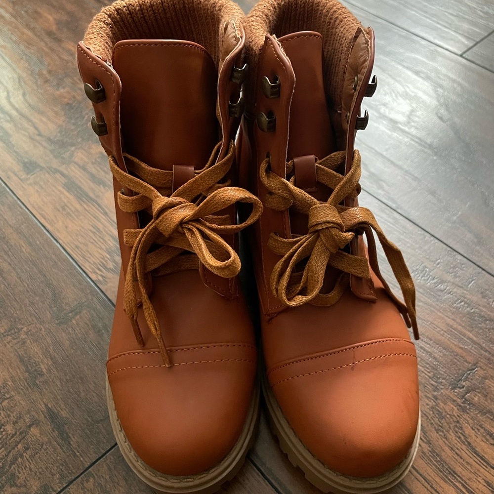 Girls boots.